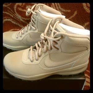 Nike Manoadome boot Sz 10M 844358 200